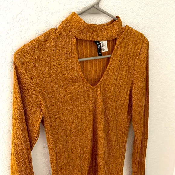 long sleeve gold sparkly top, size small from H&M! - Picture 4 of 4